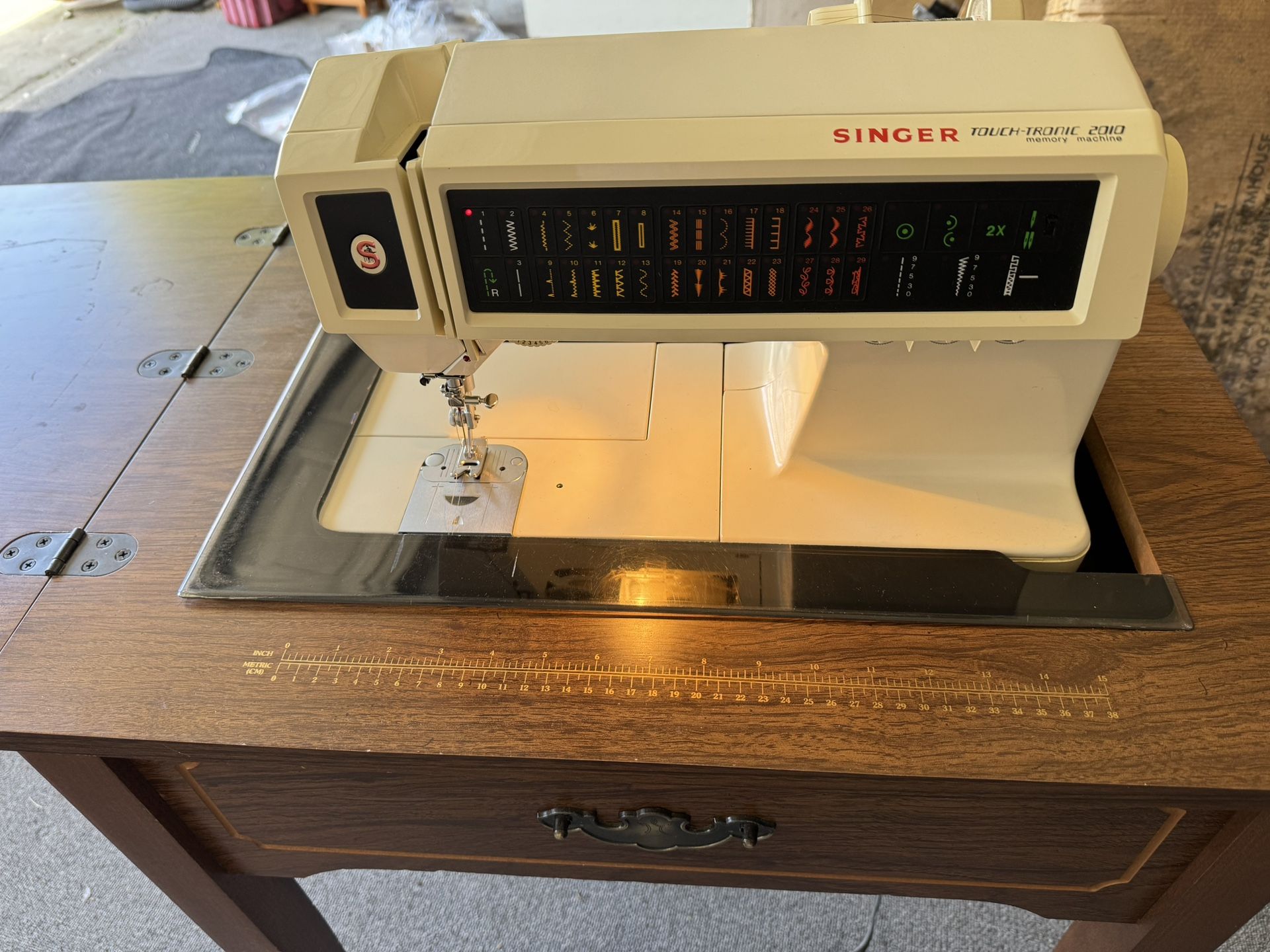 Singer 2010 Sewing Machine 