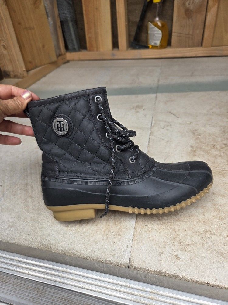 Size 7 Women Boots, Padded Inside.