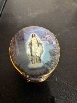 1995 Ardleigh-Elliott Virgin with the Golden Heart Music Box Hector Garrido
