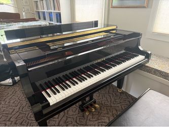 Yahmaha GC2 Baby Grand Piano