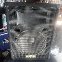 Old Yamaha Passive Speakers  And Yamaha Powered Mixer  Mixer  Does Have Faulty Led Lights For  Gain Control