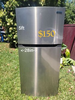 Frigidaire ffhtq1425vv 5ft. Top freezer Fridge 13.9 cu. ft