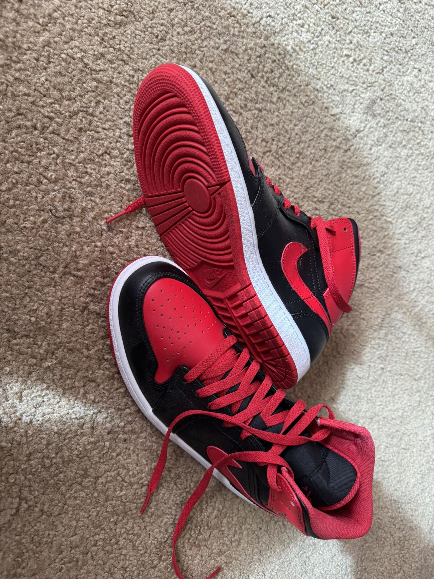 Air Jordan 1 Mid Alternate Bred (2022) - size 11.5 men’s