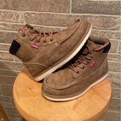 Boys Levis Boots Size 4