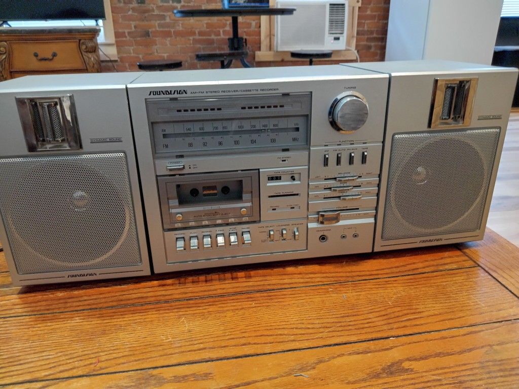 Sound design vintage radio am fm cassette doesn't work 
