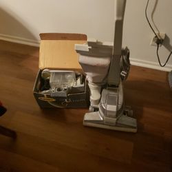 Kirby Vacuum  Cleaner With Shampoo All The Accessories And Floor Accessories Complete 