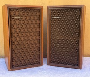 Realistic Nova 7B Vintage Speakers – Working Pair – Excellent Grilles