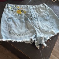 EMBROIDERED DENIM SHORTS