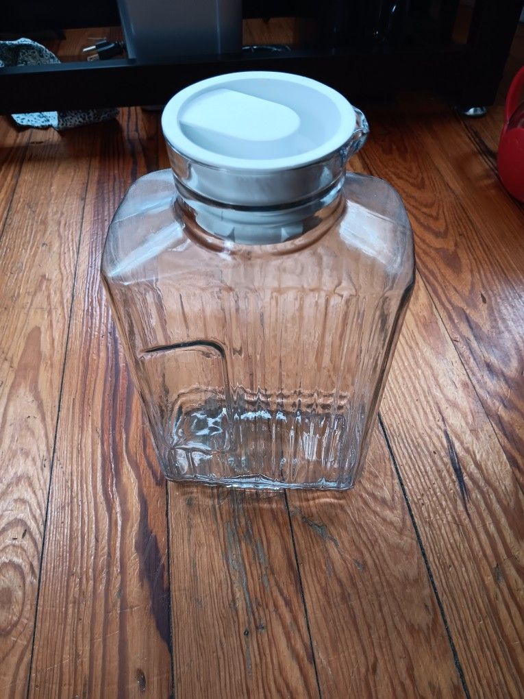 Glass Pitcher With Lid