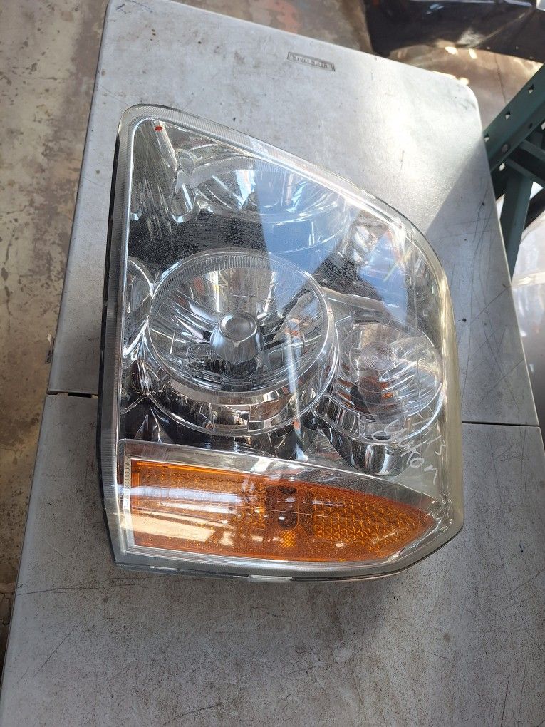 Gmc Yukon Left Headlight Oem