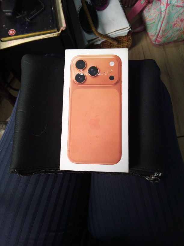  Orange iPhone 17 Pro