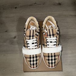 Burberry Trainer Shoe