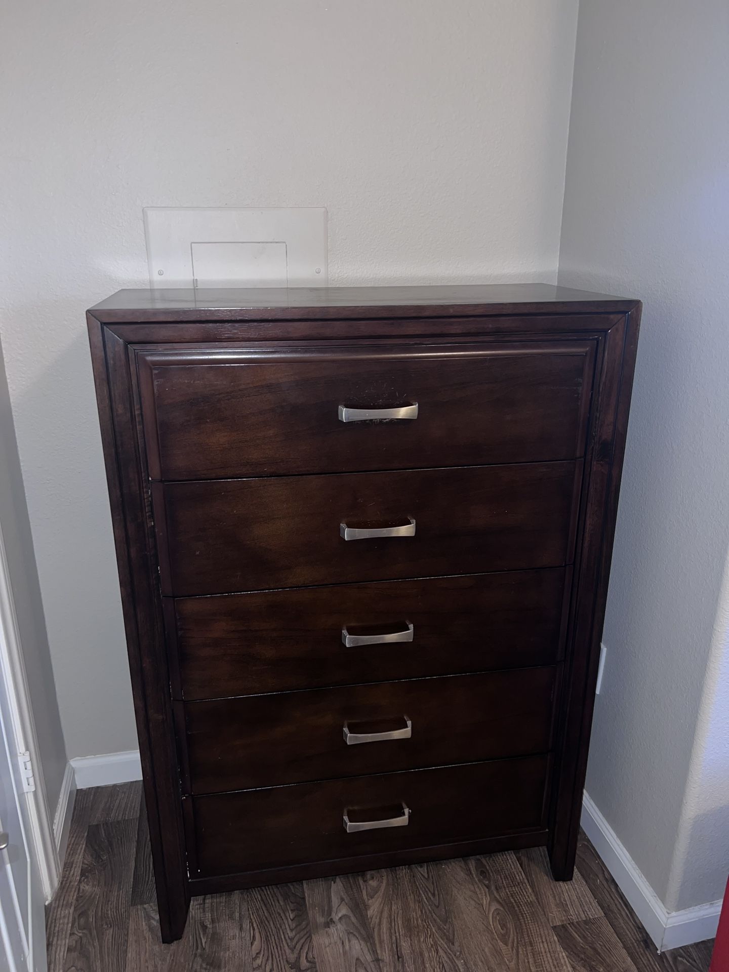Simmons Casegoods Agathis 5-drawer dresser/chest