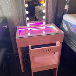 Vanity W/bluetooth Mirror