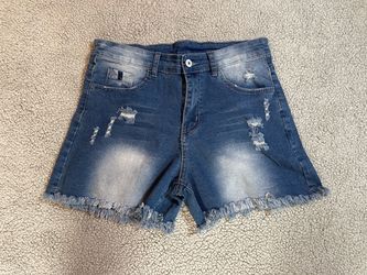 Blue denim shorts with frayed hem and distressed details. Size: L #denim #summer 22