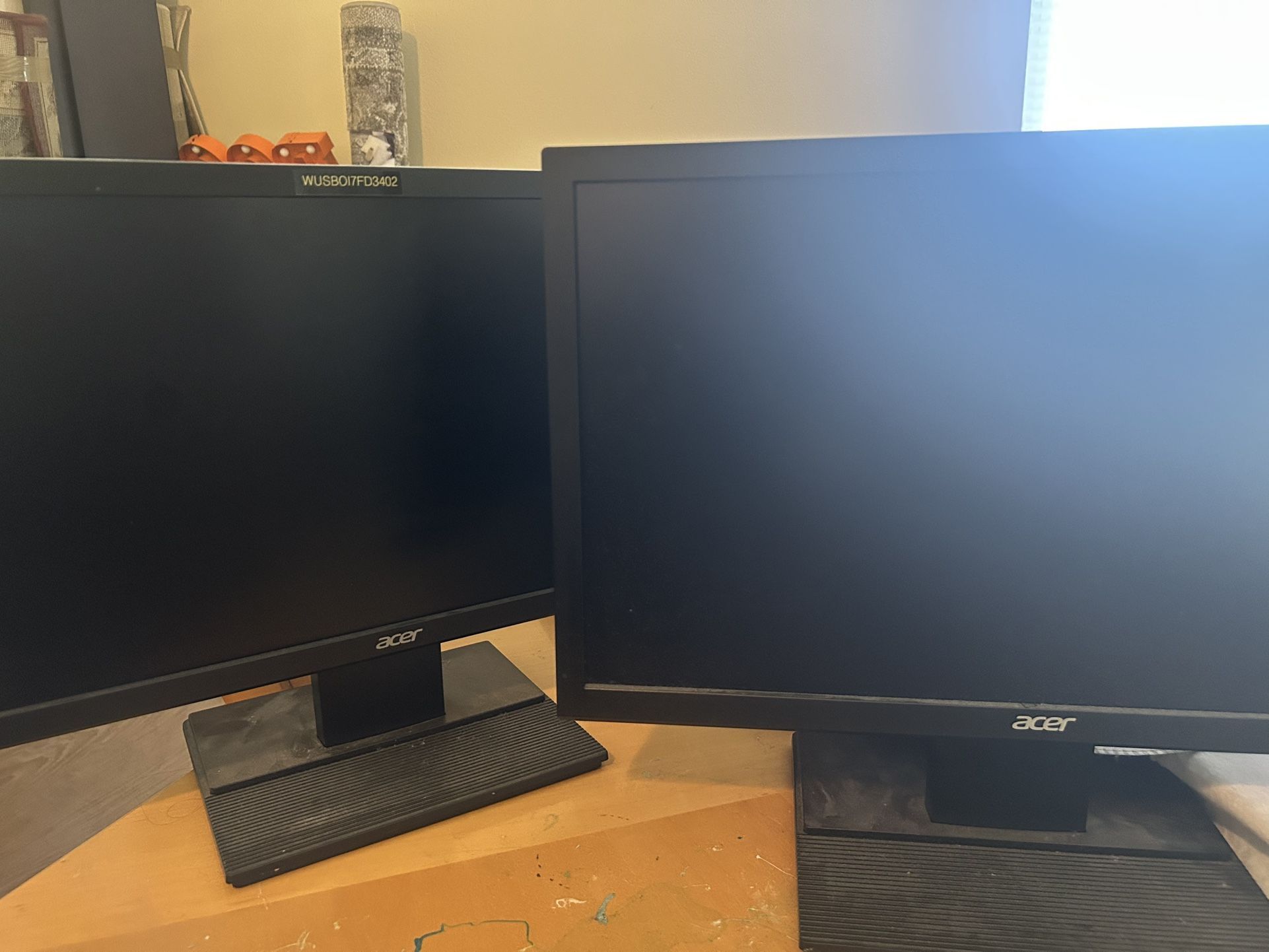 2 Acer Monitor Screens