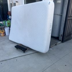 Queen Size Mattress  Goon Condition $45.  or Best Offer 