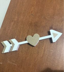 Arrow Glitter Heart White Gold wooden decor 12 Inch