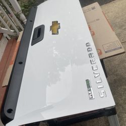 07-13 Chevy Silverado COMPLETE Tailgate Fits GMC Sierra