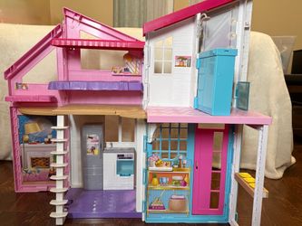 Barbie House with play-sets