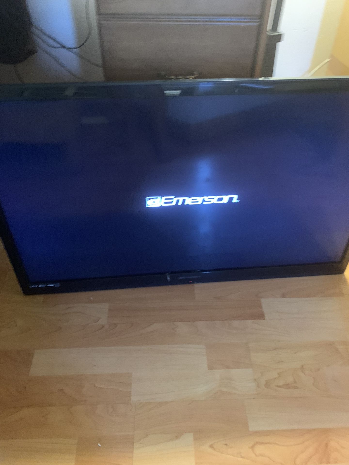 Emerson 40 inch TV 
