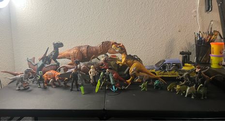 Jurassic world toy lot