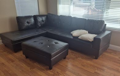 BRAND NEW SECTIONAL COUCH WITH STORAGE OTTOMAN INCLUDED