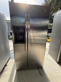 GE refrigerator 33”W side by side