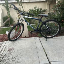 Specialized Hardrock Mountain Bike 