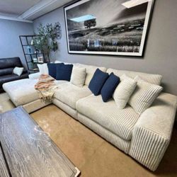 Lindyn Ivory 3 piece sectional Sofa with chaise