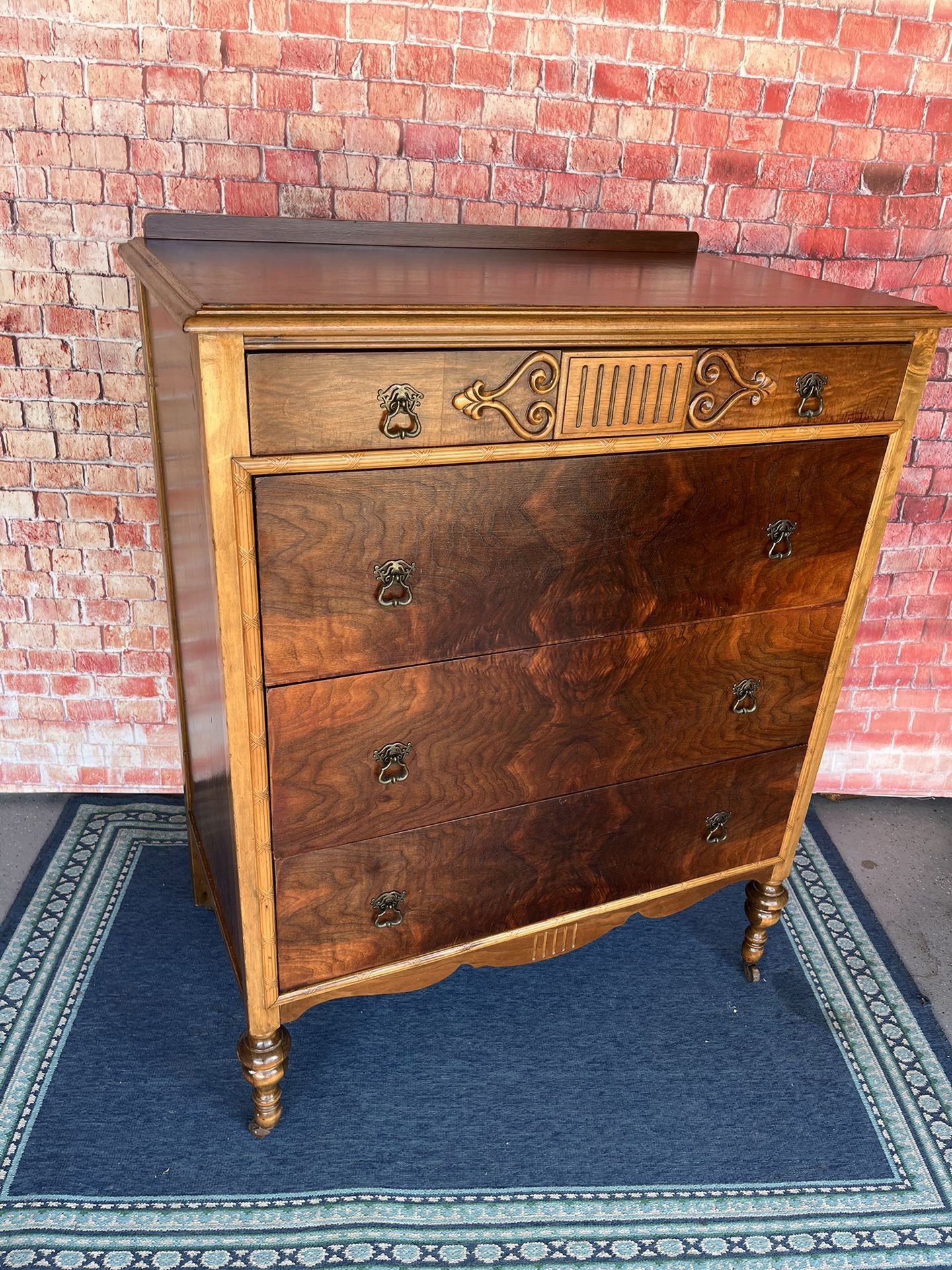 Antique Dresser Solid Wood Drawers Excellent condition