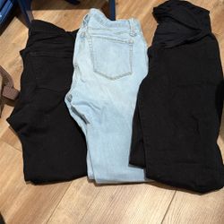 Pregnant Pants   Size 6 And 1 Size 4 $6 For All Of Them