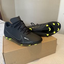 Soccer cleats size 12