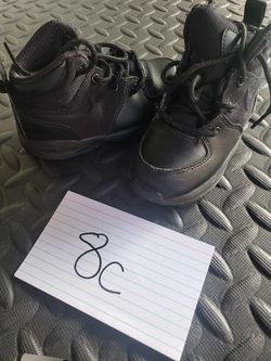 Toddler black nike boots