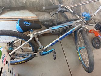 Blue and silver fast ripper