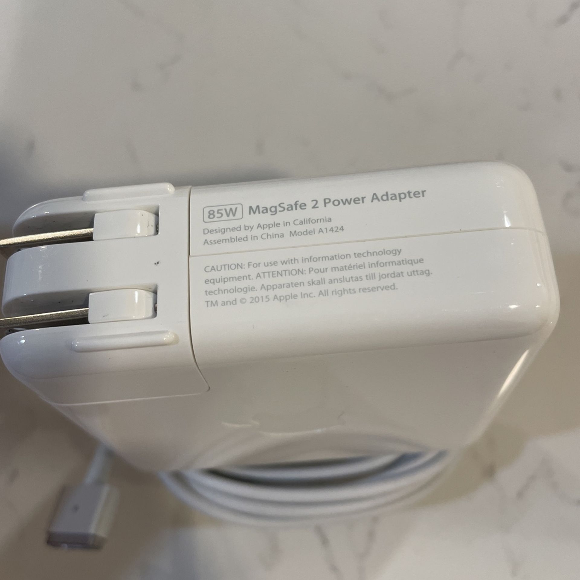 Apple 85W MagSafe 2 Power Adapter Model A1424