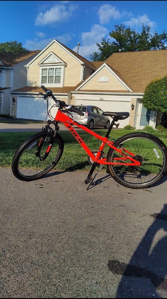 Trek Precaliber 24 21SP Boys Bike Red