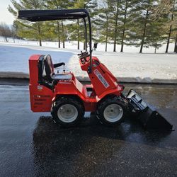 New 2025 Mini Skidsteer