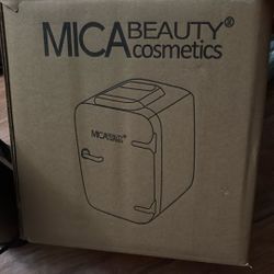 Mica Beauty Mini Fridge 