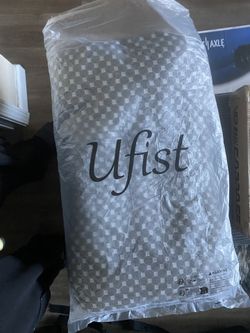 U-fist (2 Set Neck Pillows)
