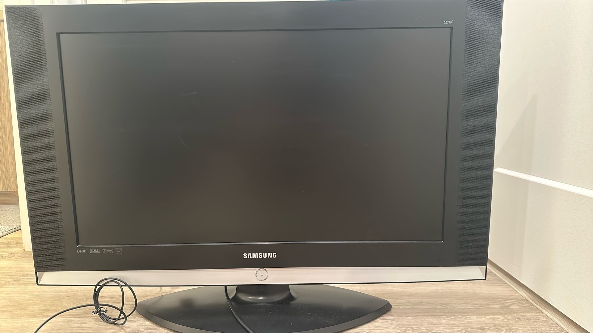 32” Samsung TV + Amazon Fire stick