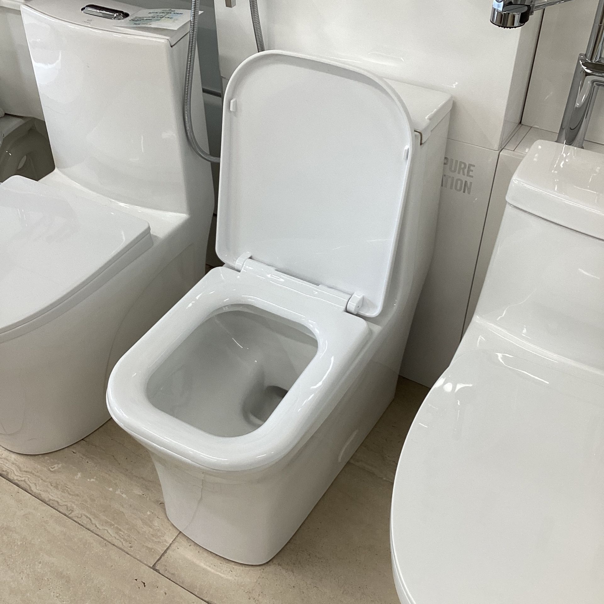 SQUARE ONE PIECE DESIGN CERAMIC TOILET DUAL FLUSH SYSTEM SOFTCLOSE LID READY FOR PICK UP