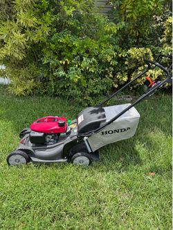 BRAND NEW HONDA HRX-217 /200cc (HRX217K6HYAA/GJAVA1880271/SERIAL # MAMA-1740494)TWIN BLADE /STOP BLADE CONTROL SYSTEM, XENOY DECK NEVER GER RUST, DENT