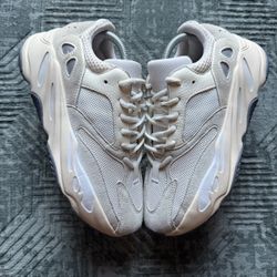 Yeezy 700 Analog Size 7.5