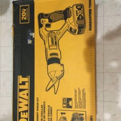 BRAND NEW DEWALT DCS498M1  20V MAX 5/8" IN. FIBER CEMENT SHEARS KIT