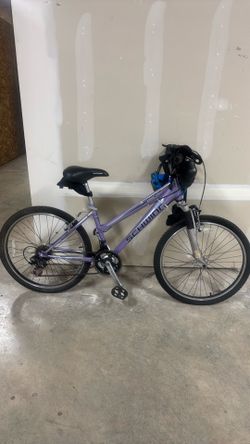 Schwinn Traverse Women’s Bike + Helmet & Protective Gear NEED GONE ASAP