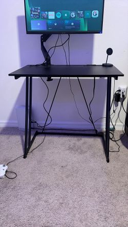 Carbon fiber gaming desk