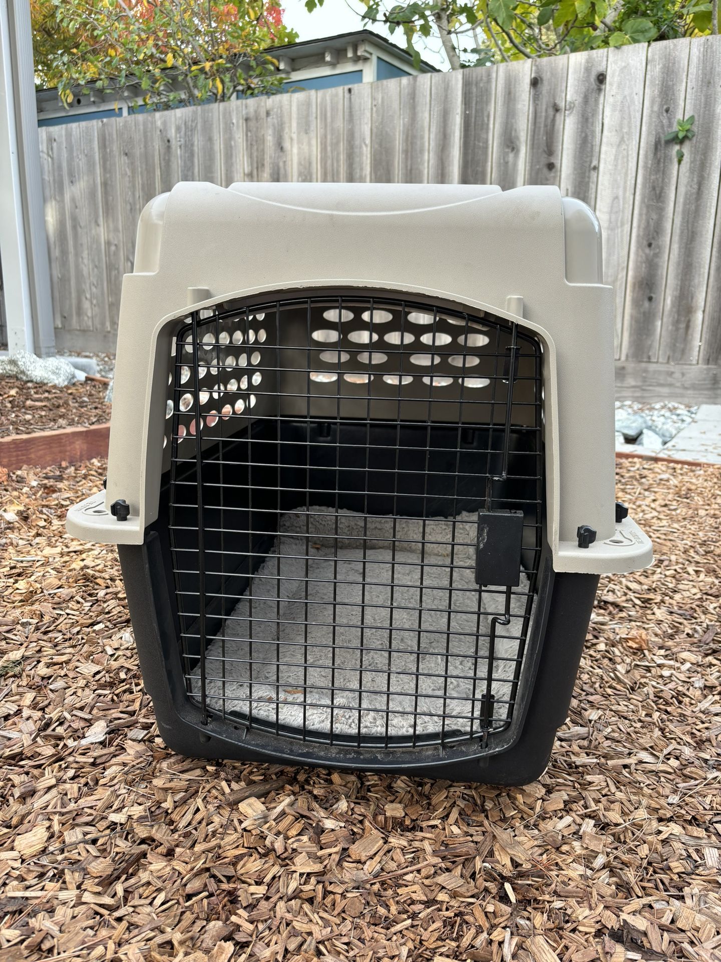 Dog kennel/crate