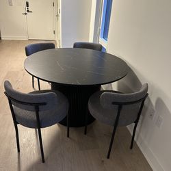 Like-new Dining Table Set