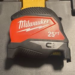 Milwaukee 25 ft. Magnetic Tape Measure